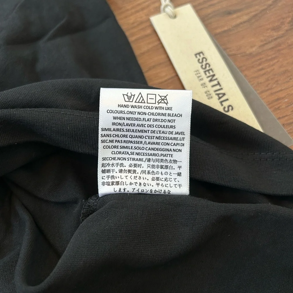 New Authentic Fear of God Essentials Men's Jet Black Logo T-Shirt SS22 Size S - Picture 5 of 8